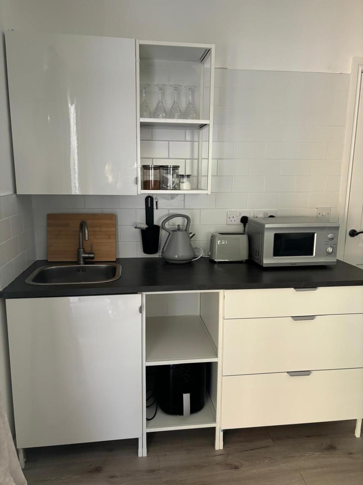 Basement Studio Apartment บัลลินา ภายนอก รูปภาพ